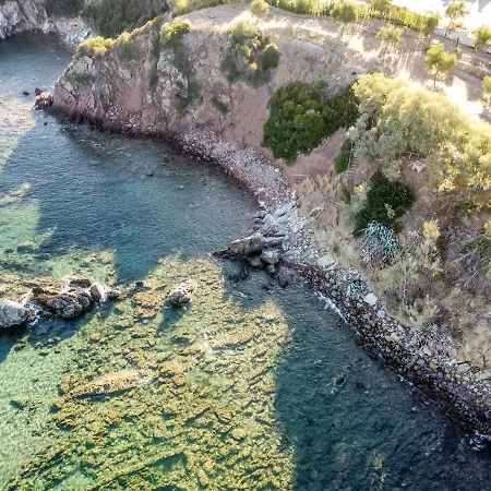 Seafront With Direct Access Hébergement de vacances Koróni