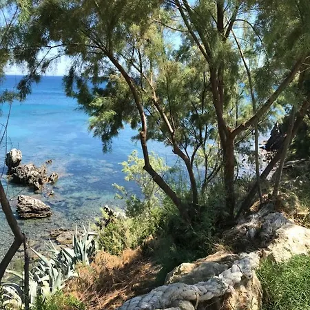 Seafront With Direct Access Hébergement de vacances