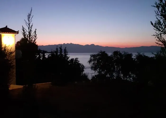 Seafront With Direct Access Ferienhaus