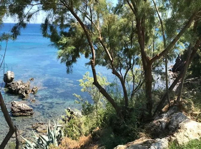 Seafront With Direct Access Ferienhaus