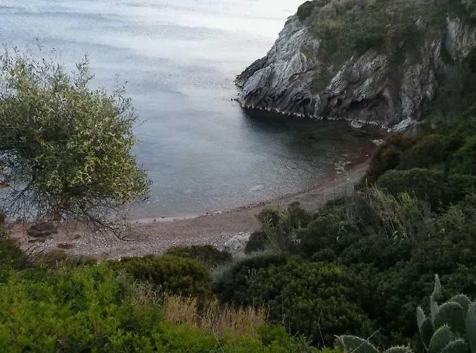 Дом отдыха Seafront With Direct Access *